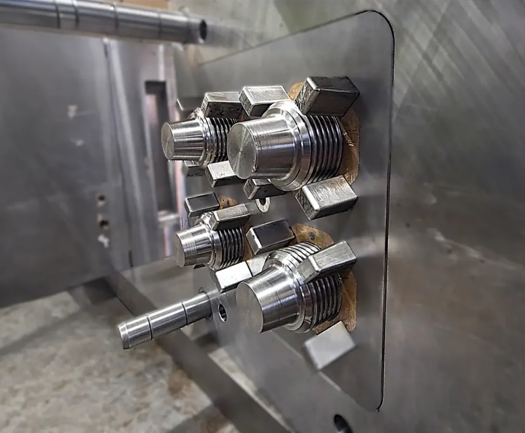 BMI fabrication moules pieces injection plastique aveyron e1773312588692